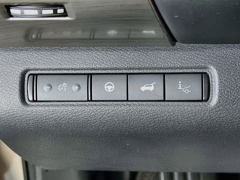 Used 2023 Nissan Pathfinder Platinum AWD/4WD image 10