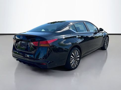 Certified 2025 Nissan Altima 2.5 SV FWD image 9