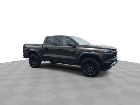 Used 2025 Chevrolet Colorado Trail Boss AWD/4WD image 2
