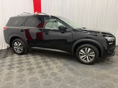 Used 2023 Nissan Pathfinder SL w/ Lighting Package (N92) AWD/4WD image 7