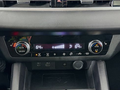 Used 2024 Mitsubishi Outlander SE image 23