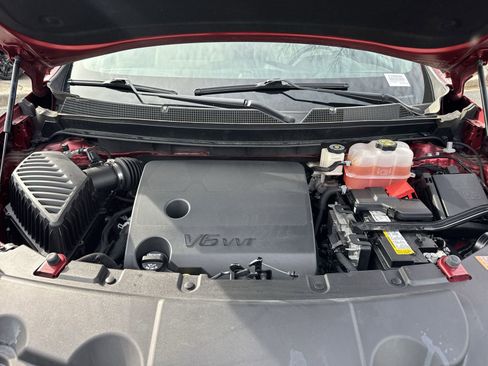 Used 2023 Chevrolet Traverse LT w/ Rear Camera Mirror Package image 34