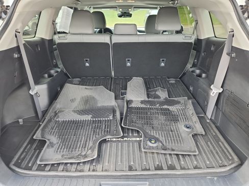 Used 2022 Toyota Highlander XLE AWD/4WD image 34