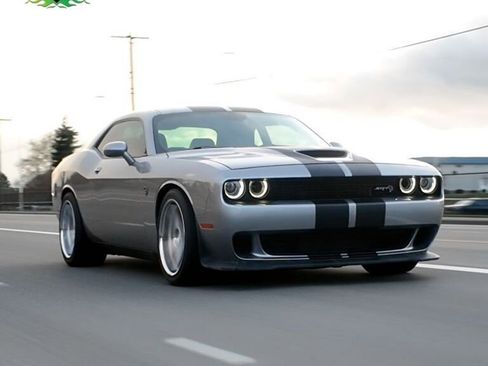 Used 2016 Dodge Challenger SRT Hellcat image 1