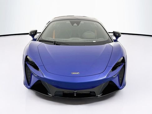 Used 2023 McLaren Artura RWD image 2