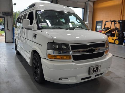 New 2025 Chevrolet Express 2500 image 7