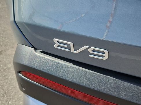 Used 2024 Kia EV9 Wind image 13