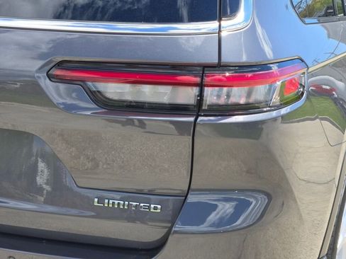 Used 2023 Jeep Grand Cherokee L Limited AWD/4WD image 13