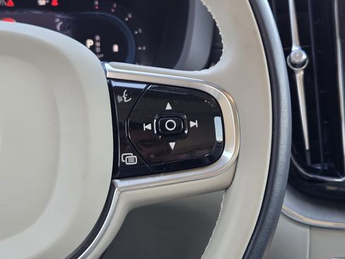 Certified 2023 Volvo XC60 B5 Ultimate w/ Climate Package image 42