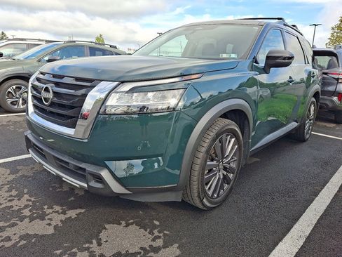 Used 2023 Nissan Pathfinder SL w/ SL Premium Package AWD/4WD image 3