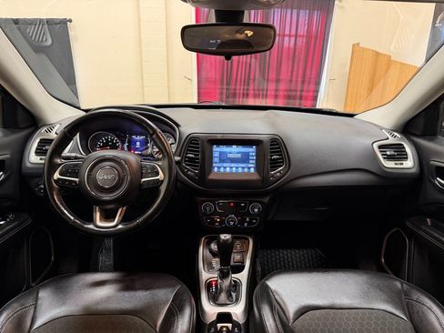 Used 2019 Jeep Compass Latitude w/ Cold Weather Group AWD/4WD image 12