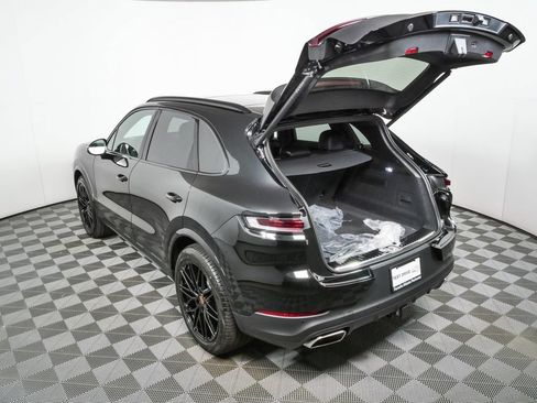 Used 2026 Porsche Cayenne AWD/4WD image 38