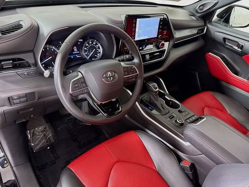 Certified 2021 Toyota Highlander XSE image 19