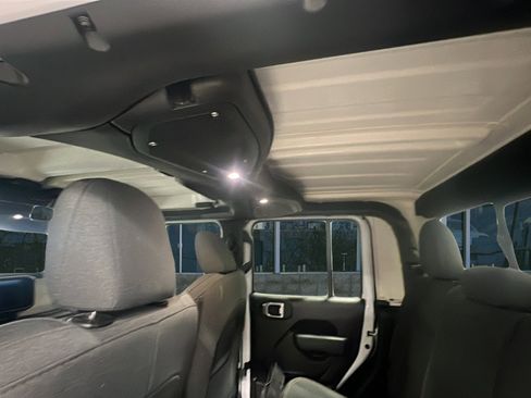 Used 2025 Jeep Gladiator Willys image 10