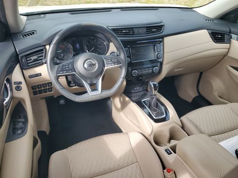 Certified 2019 Nissan Rogue SV image 17