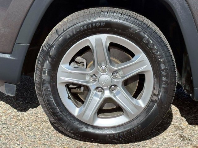Certified 2023 Jeep Compass Latitude w/ Convenience Group AWD/4WD image 9