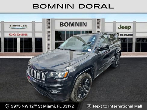 Used 2018 Jeep Grand Cherokee Altitude RWD image 1