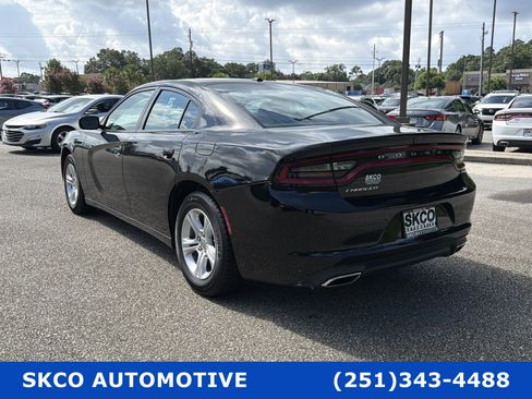 Used 2022 Dodge Charger SXT RWD image 3
