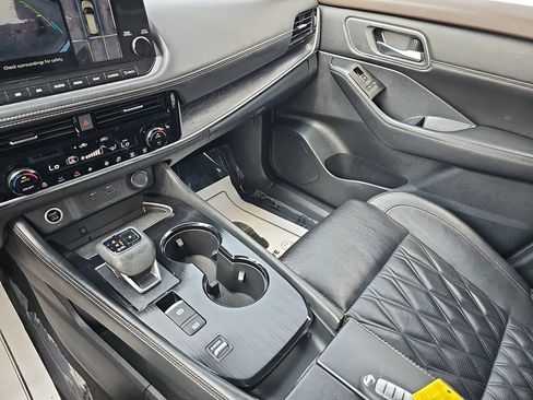 Used 2021 Nissan Rogue Platinum FWD image 25