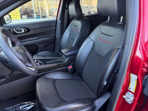 Used 2025 Jeep Compass Trailhawk image 36