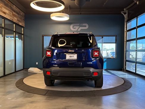 Used 2018 Jeep Renegade Latitude AWD/4WD image 4