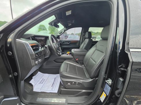 Used 2025 GMC Yukon Denali AWD/4WD image 32