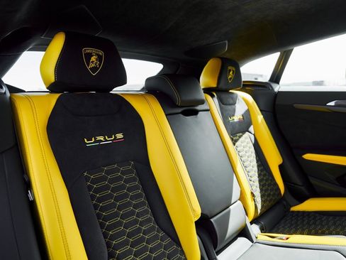 Used 2021 Lamborghini Urus Pearl Capsule image 43