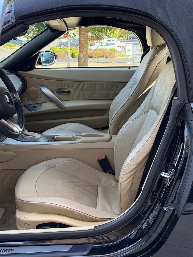 Used 2004 BMW Z4 3.0i RWD image 23