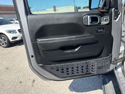 Used 2020 Jeep Gladiator Overland AWD/4WD image 12