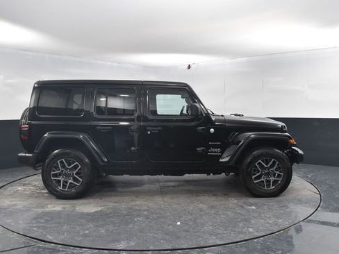 Used 2024 Jeep Wrangler Unlimited Sahara AWD/4WD image 11