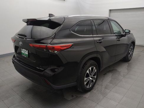 Used 2021 Toyota Highlander XLE image 9
