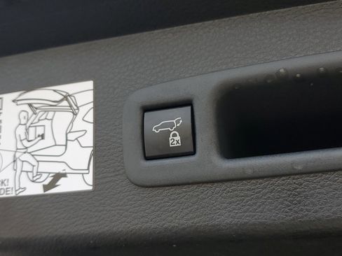 Used 2021 Toyota Sienna XLE image 10