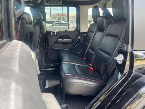 Used 2018 Jeep Wrangler Unlimited Rubicon w/ LED Lighting Group AWD/4WD image 24