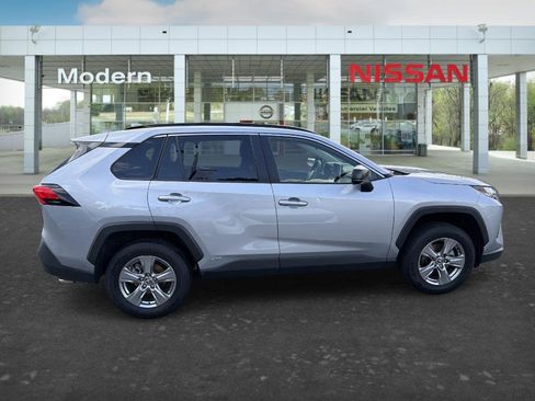 Used 2025 Toyota RAV4 LE AWD/4WD image 7