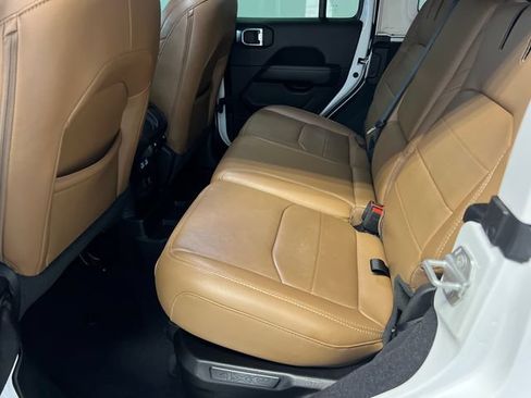 Used 2023 Jeep Wrangler Unlimited Sahara w/ Cold Weather Group AWD/4WD image 16