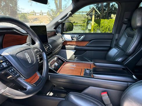 Used 2019 Lincoln Navigator Reserve AWD/4WD image 5