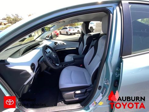 Certified 2022 Toyota Prius L Eco FWD image 28