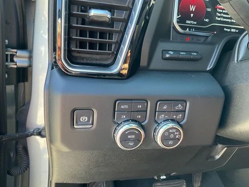 Used 2024 GMC Sierra 2500 Denali Ultimate w/ Max Trailering Package AWD/4WD image 10