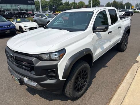 Used 2024 Chevrolet Colorado Trail Boss w/ Advanced Trailering Package AWD/4WD image 5