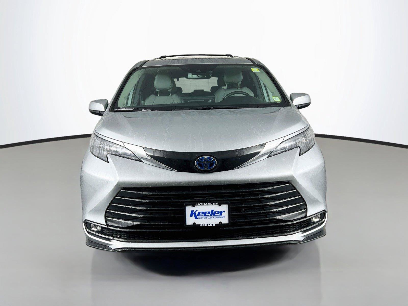 Used 2025 Toyota Sienna XLE w/ XLE Plus Package AWD/4WD image 9