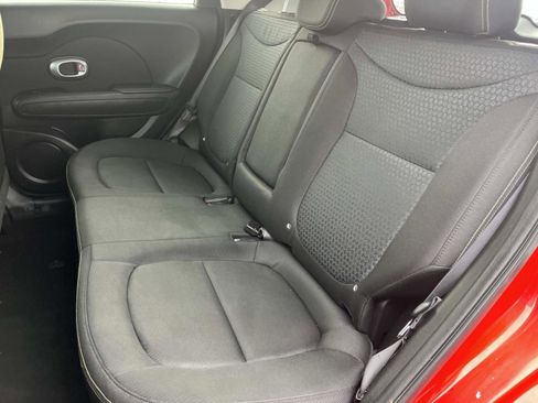 Used 2016 Kia Soul + image 19