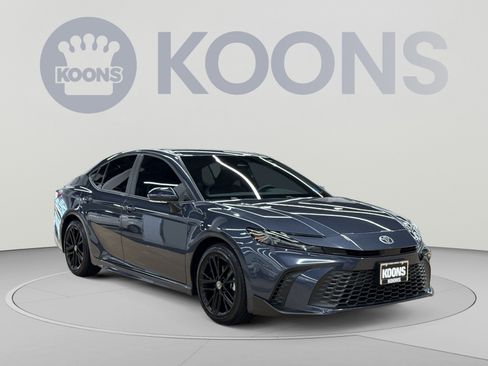 Used 2026 Toyota Camry SE w/ Convenience Package FWD image 2