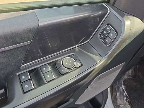 Used 2025 Ford F150 Lariat AWD/4WD image 8