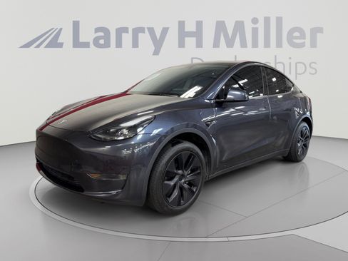 Used 2025 Tesla Model Y Long Range RWD image 1