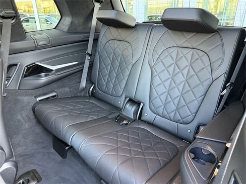 Certified 2024 BMW X7 xDrive40i w/ M Sport Package image 37