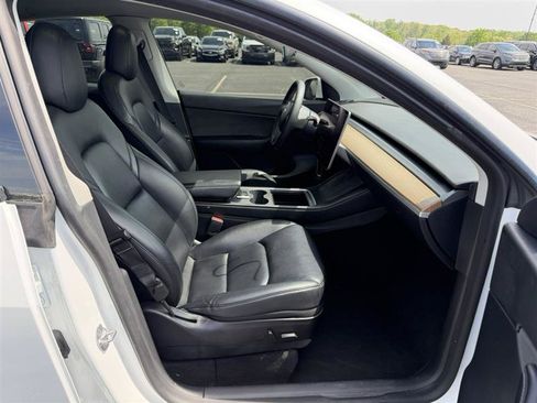 Used 2022 Tesla Model Y Long Range AWD/4WD image 15