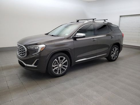 Used 2020 GMC Terrain Denali w/ Denali Premium Package FWD image 2