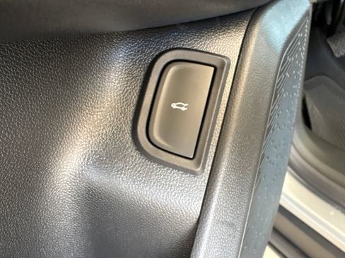 New 2026 Chevrolet Equinox LT w/ Convenience Package II FWD image 12
