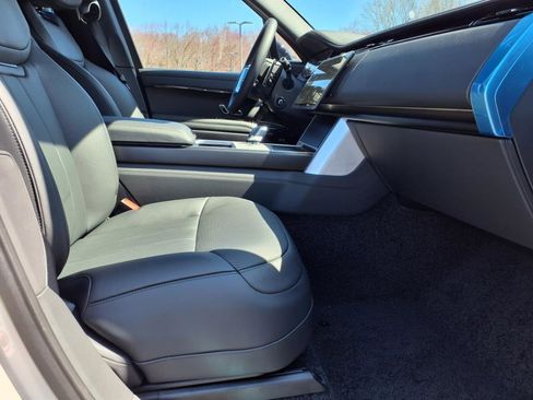 New 2025 Land Rover Range Rover SV image 3