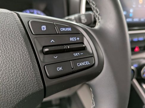 Used 2021 Hyundai Venue SEL w/ Premium Package image 19